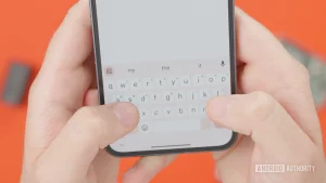 Глупая кнопка в Gboard: Google хочет, чтобы вы спамили одинаковыми GIF-ками