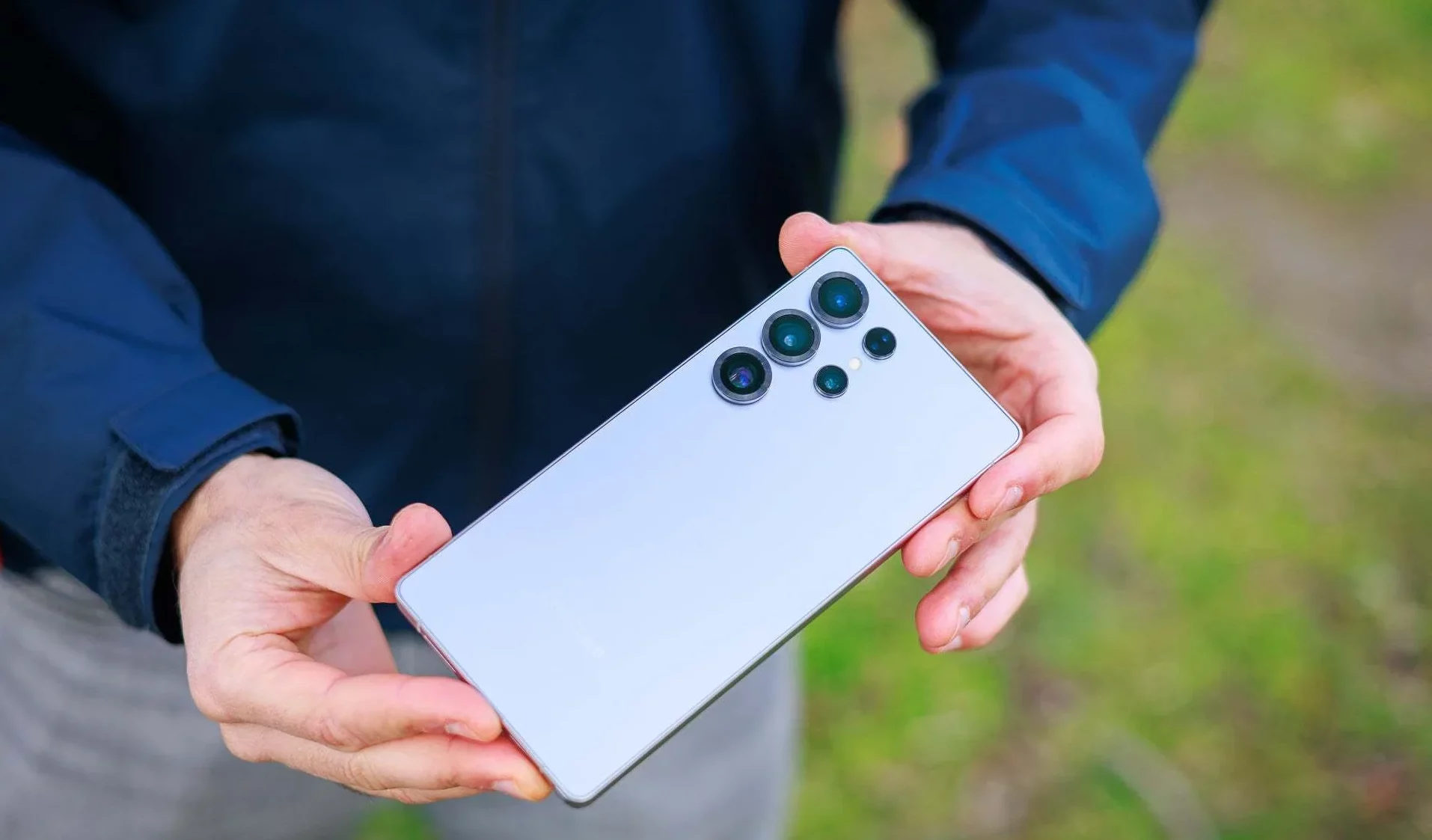 iPhone 17 Pro Max за тысячу или смартфон за сотни долларов: что реально стоит ваших денег картинка iPhone 17 Pro Max и другие смартфоны: что выбрать