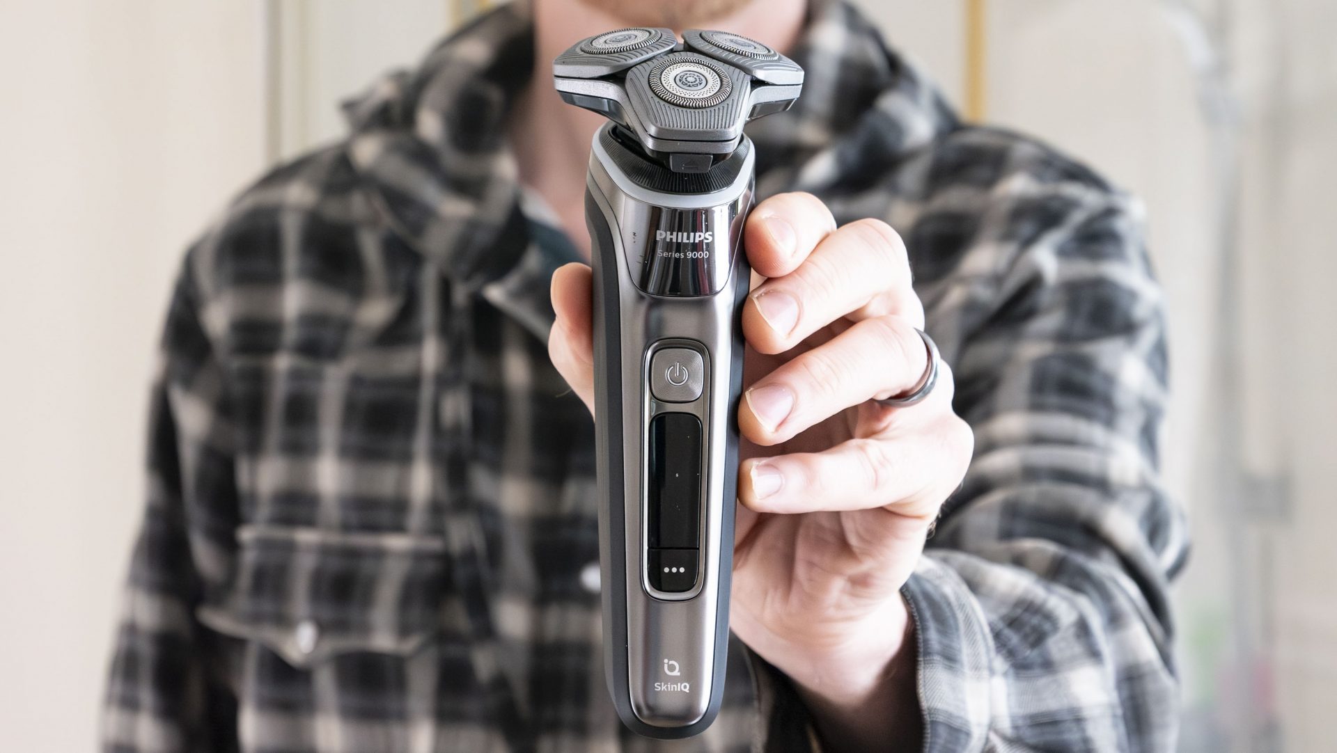Электробритва Philips i9000 для комфортного бритья