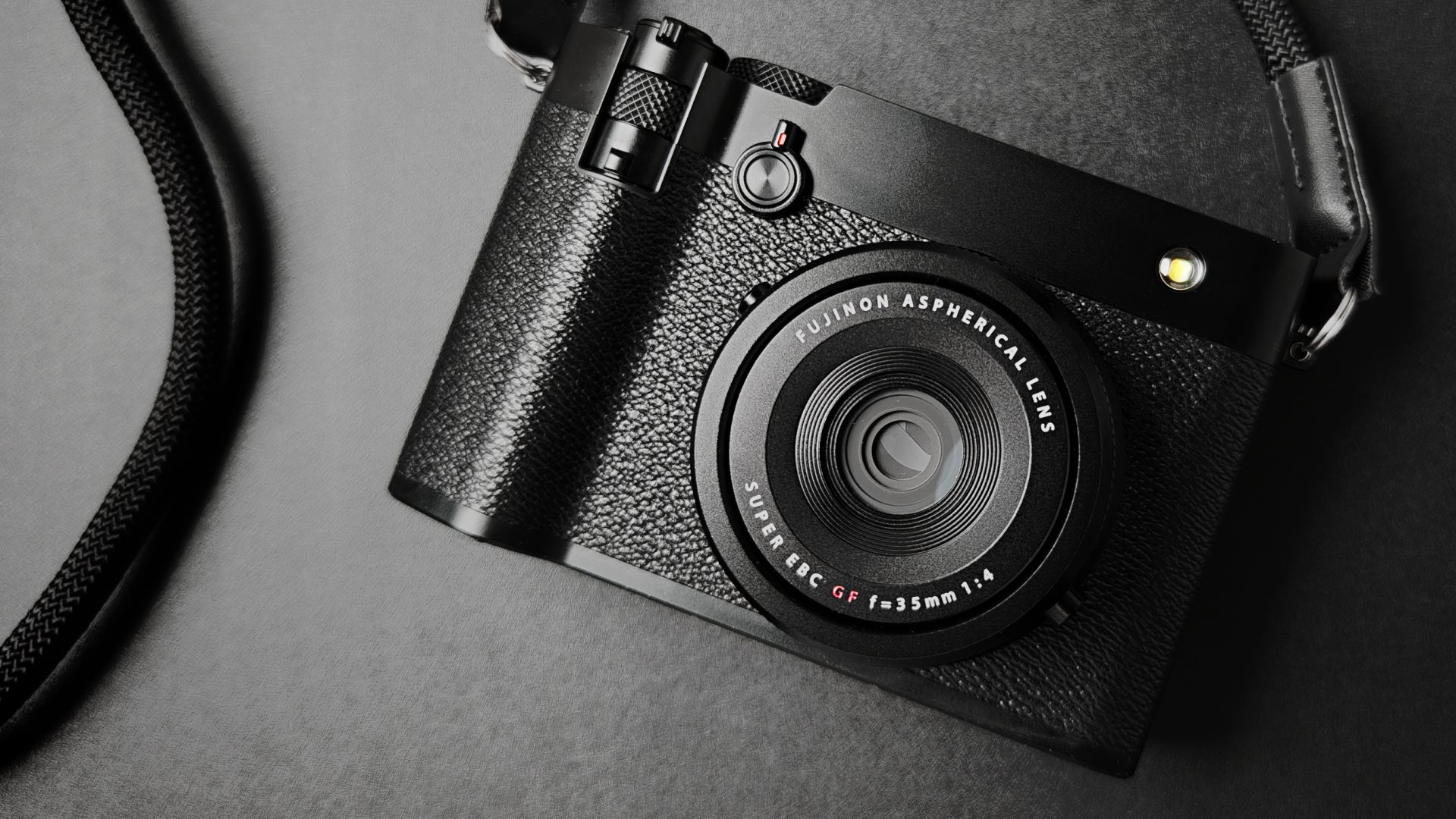 Камера Fujifilm GFX100RF: компактный среднеформат