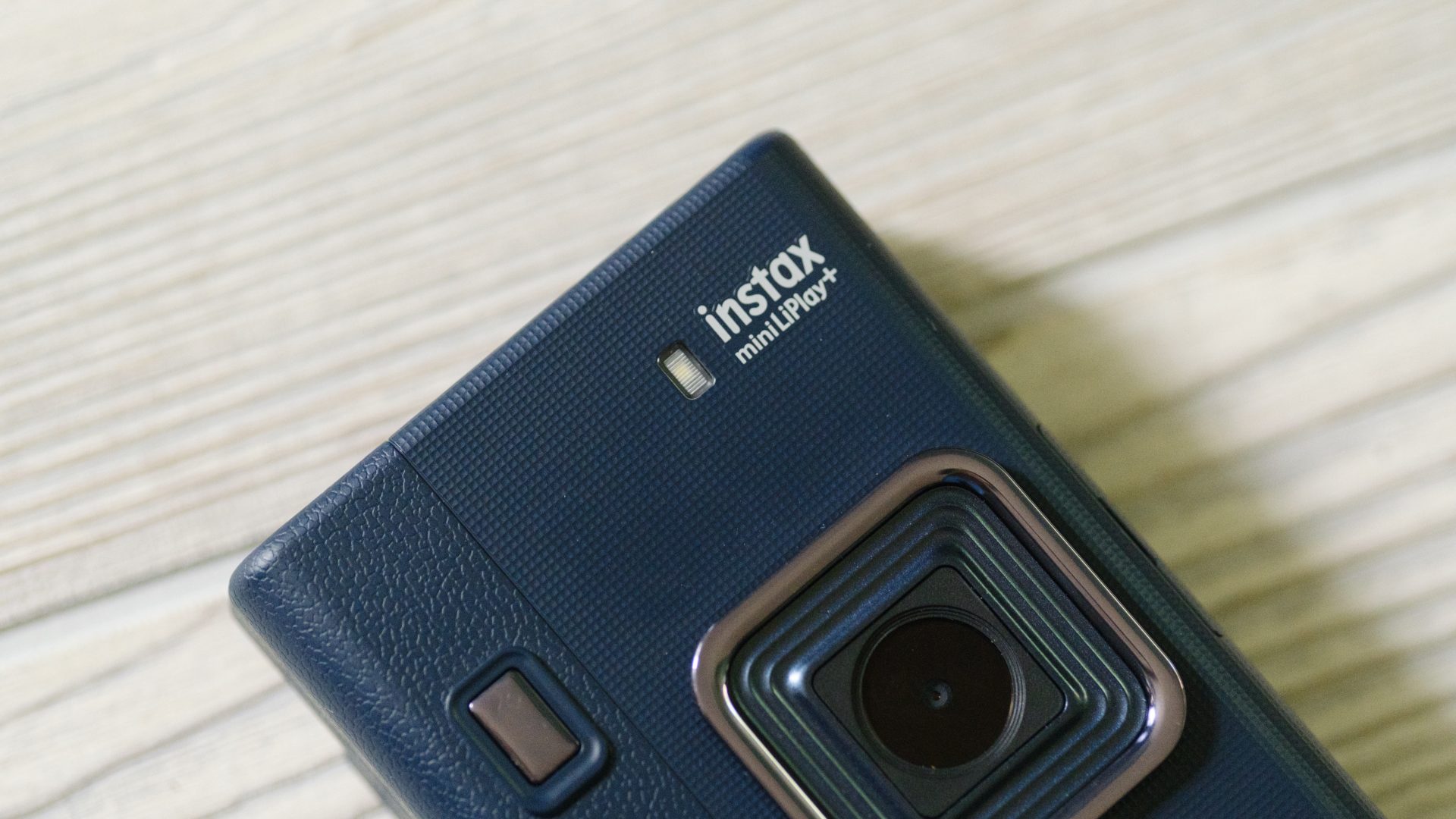 Камера Instax Mini LiPlay+ выводит печать на новый уровень