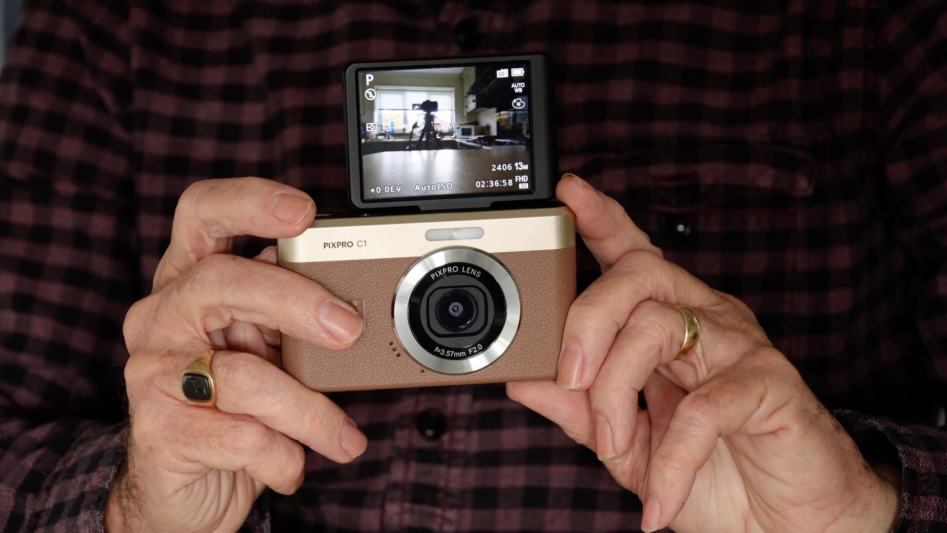 Камера Kodak PixPro C1: стильная, но медленная и шумная