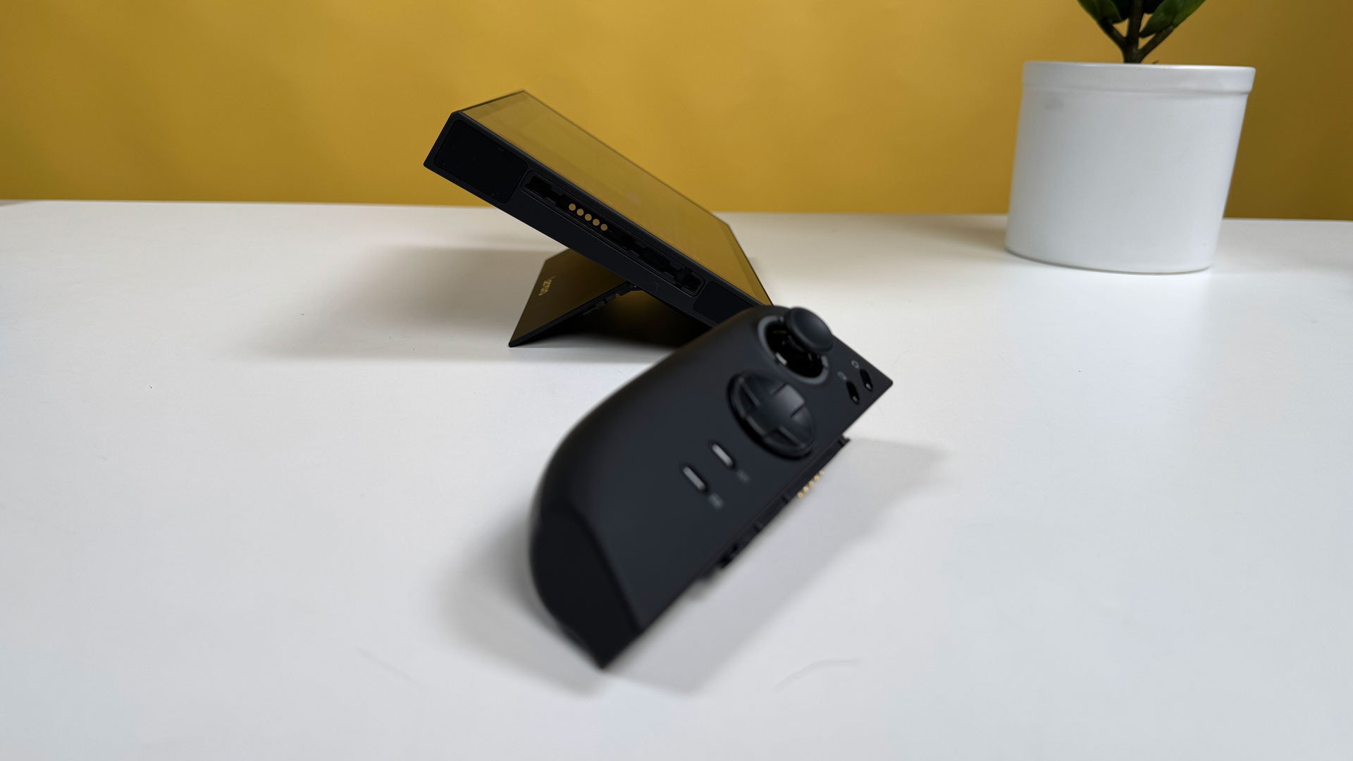 Обзор Lenovo Legion Go 2: производительный мини-ПК картинка Консоль Lenovo Legion Go 2 с OLED для геймеров