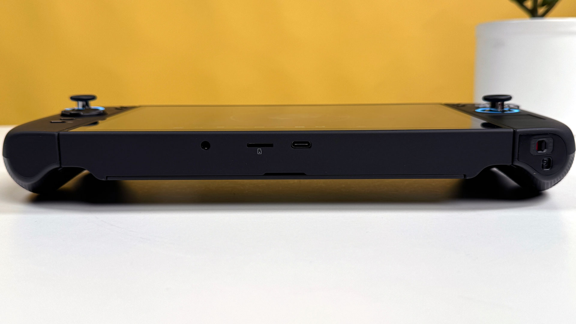 Обзор Lenovo Legion Go 2: производительный мини-ПК картинка Консоль Lenovo Legion Go 2 с OLED для геймеров