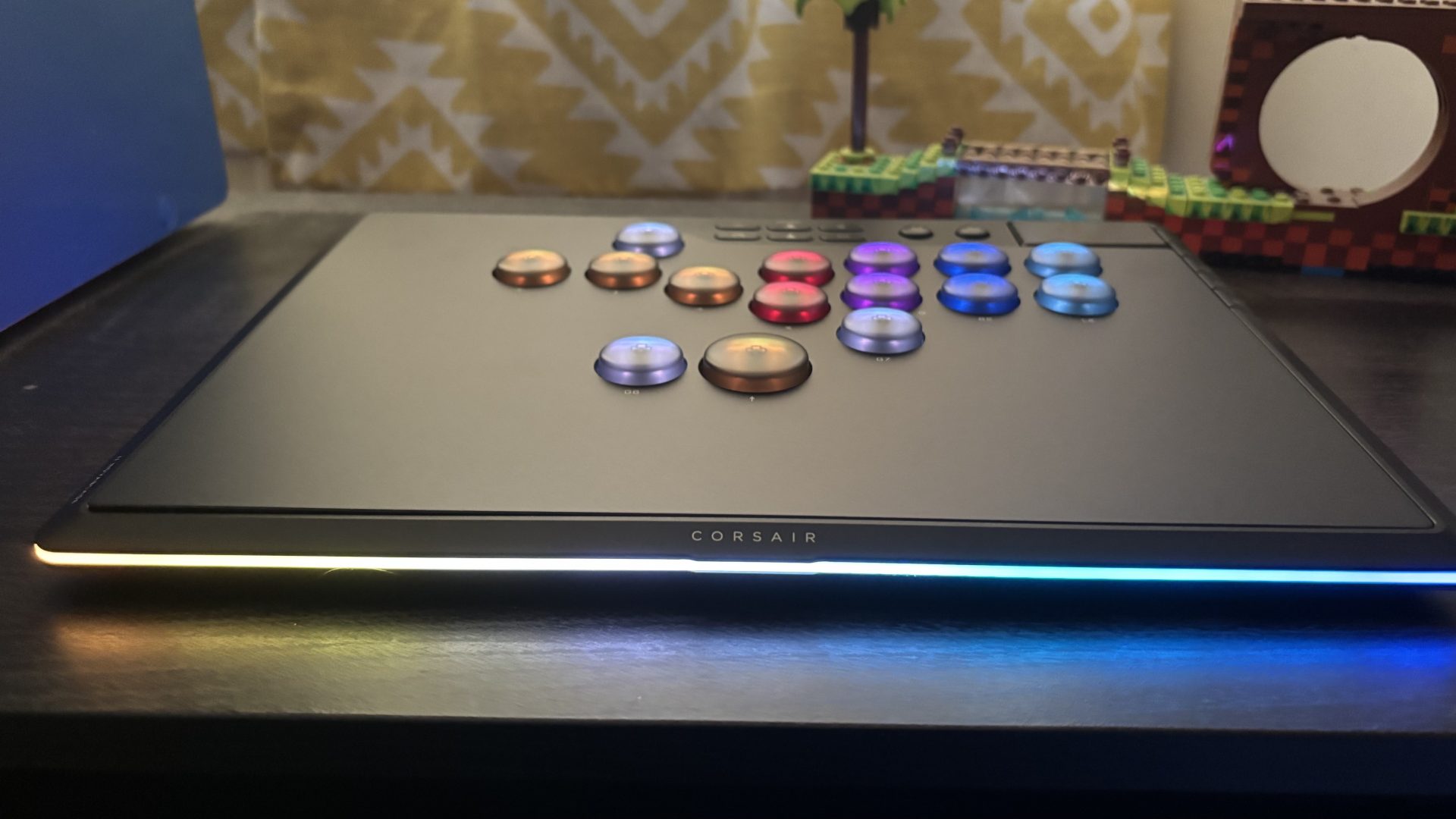 Контроллер Corsair Novablade Pro: премиум для файтингов