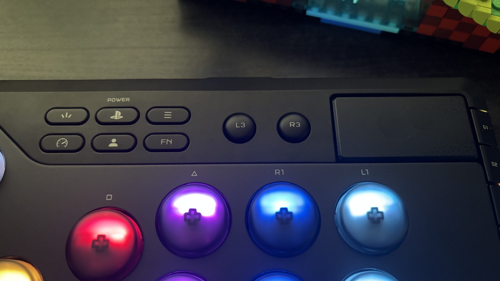 Контроллер Corsair Novablade Pro: премиум для файтингов