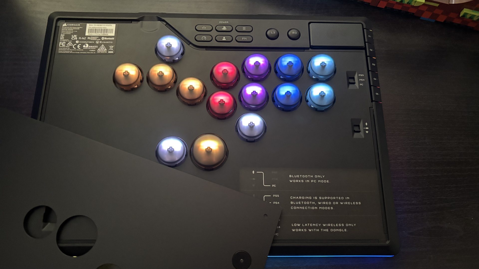 Контроллер Corsair Novablade Pro: премиум для файтингов