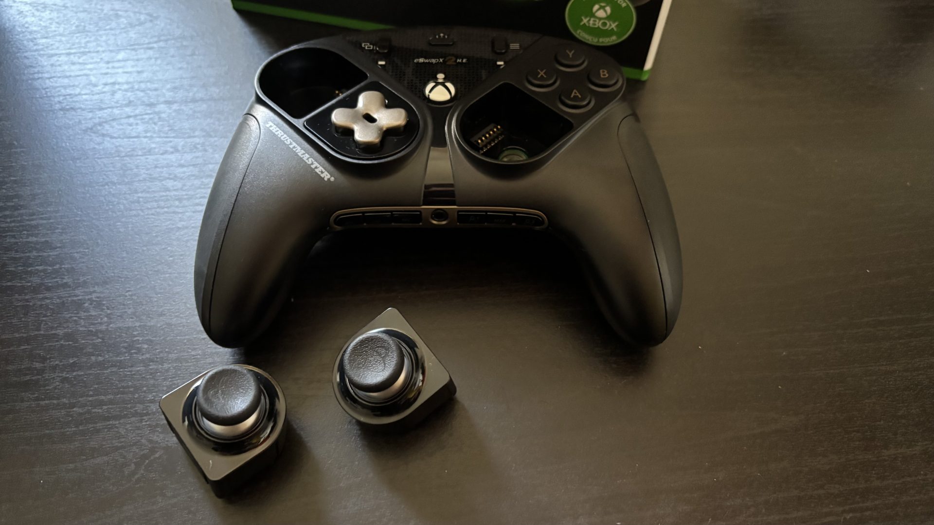 Контроллер Thrustmaster eSwap X2 HE получил стики