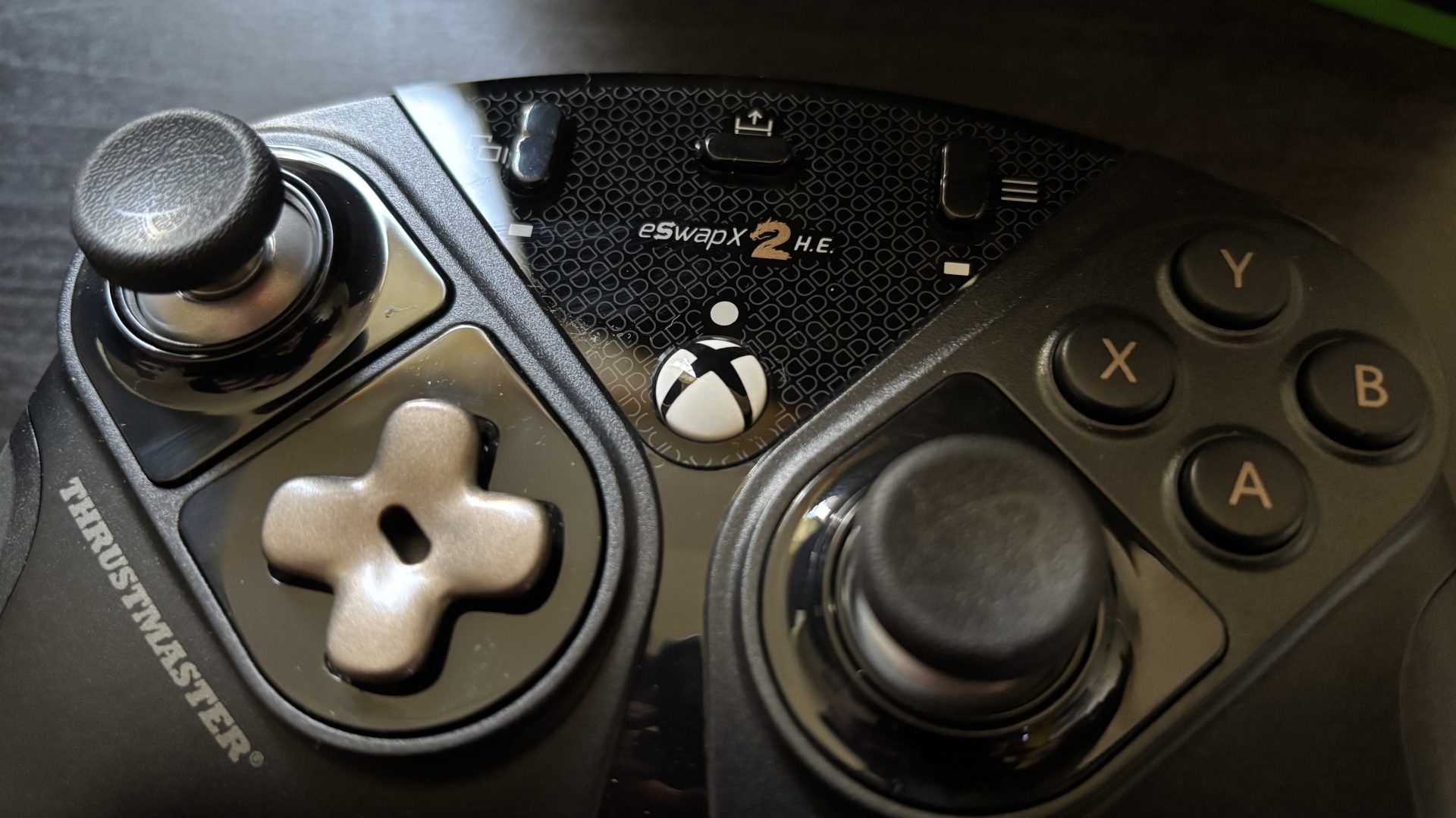 Контроллер Thrustmaster eSwap X2 HE получил стики