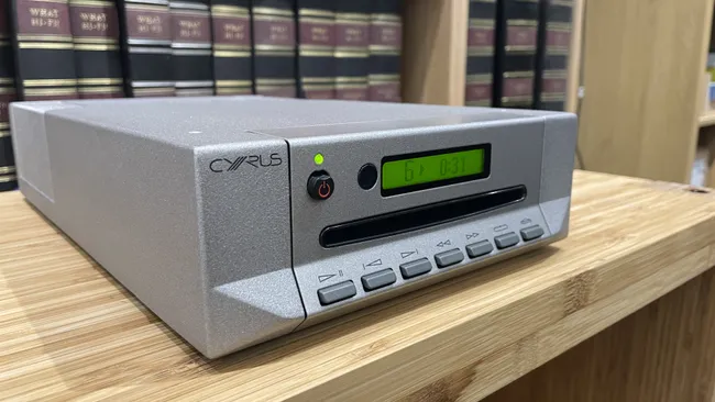 Обзор Cyrus CDi: неугасающая звезда