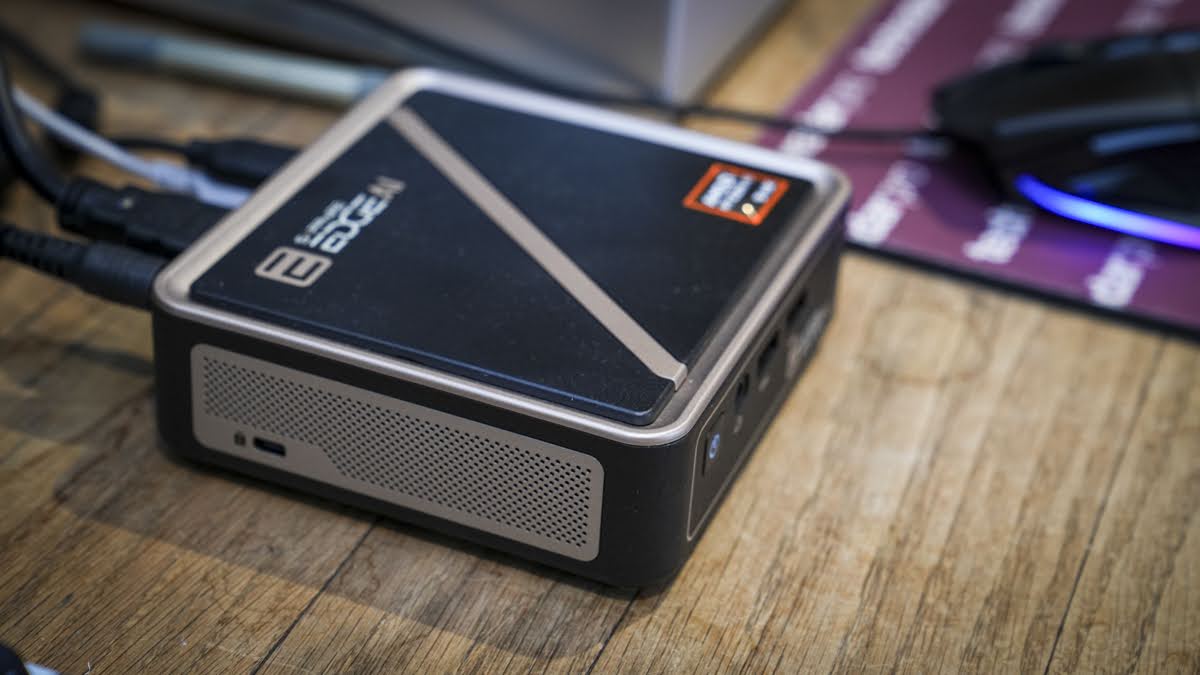 Обзор Sapphire Edge AI 370 — один из самых маленьких и впечатляющих мини-ПК картинка Мини-ПК Sapphire Edge AI 370: мощь на ладони