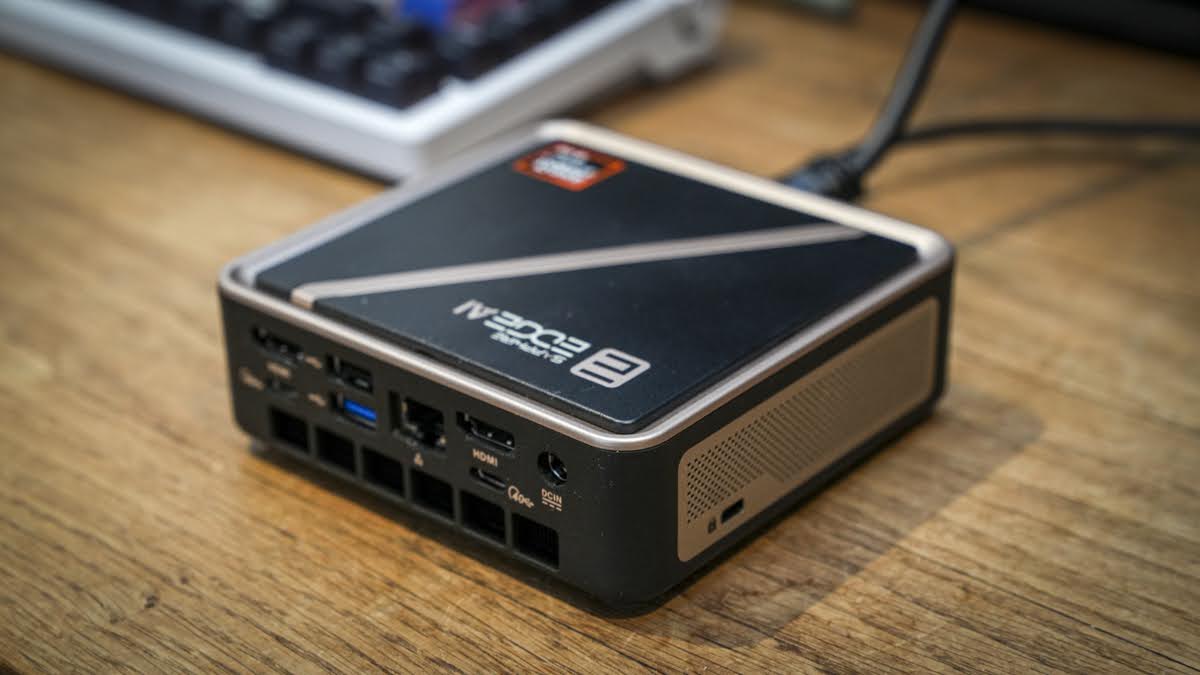 Обзор Sapphire Edge AI 370 — один из самых маленьких и впечатляющих мини-ПК картинка Мини-ПК Sapphire Edge AI 370: мощь на ладони