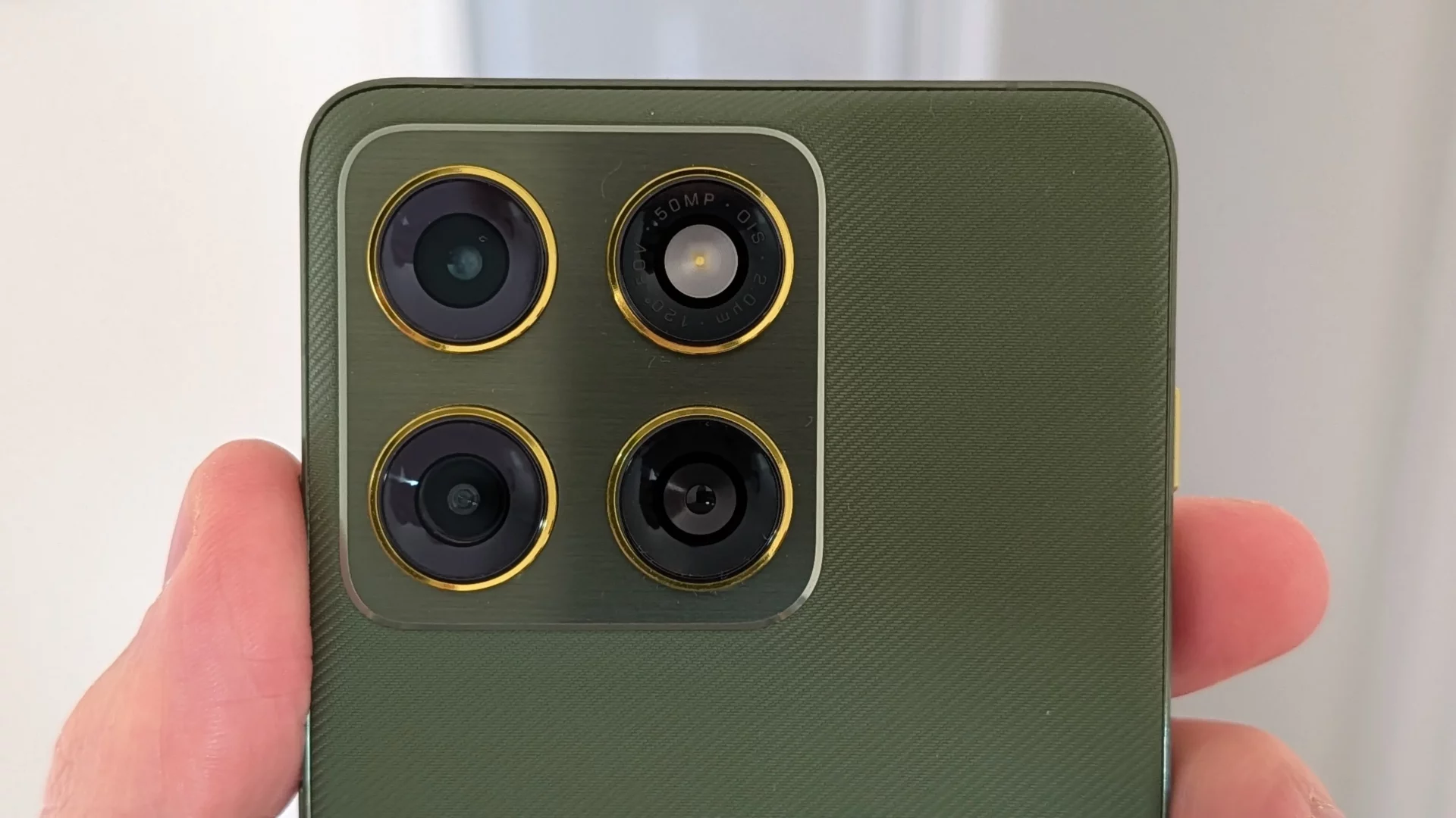 Motorola Edge 70 — это обман красивый корпус, слабая начинка и неадекватная цена