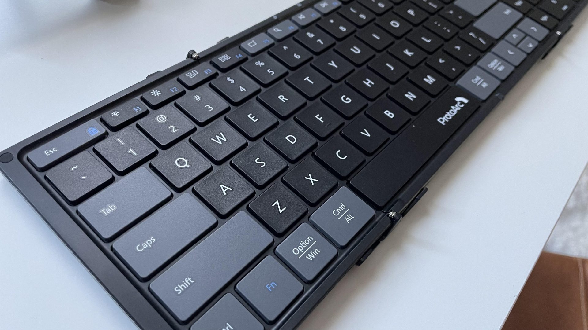 Мышь и клавиатура ProtoArc CaseUp Combo для поездок