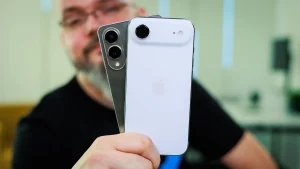 Народ вынес приговор: тонкие смартфоны — главный провал Apple и Samsung