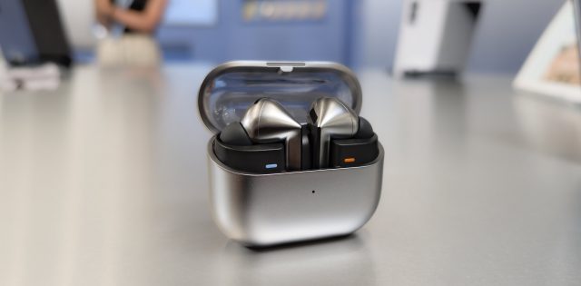 Наушники Galaxy Buds 4 и Buds 4 Pro засветились в One UI1 Наушники Galaxy Buds 4 и Buds 4 Pro засветились в One UI