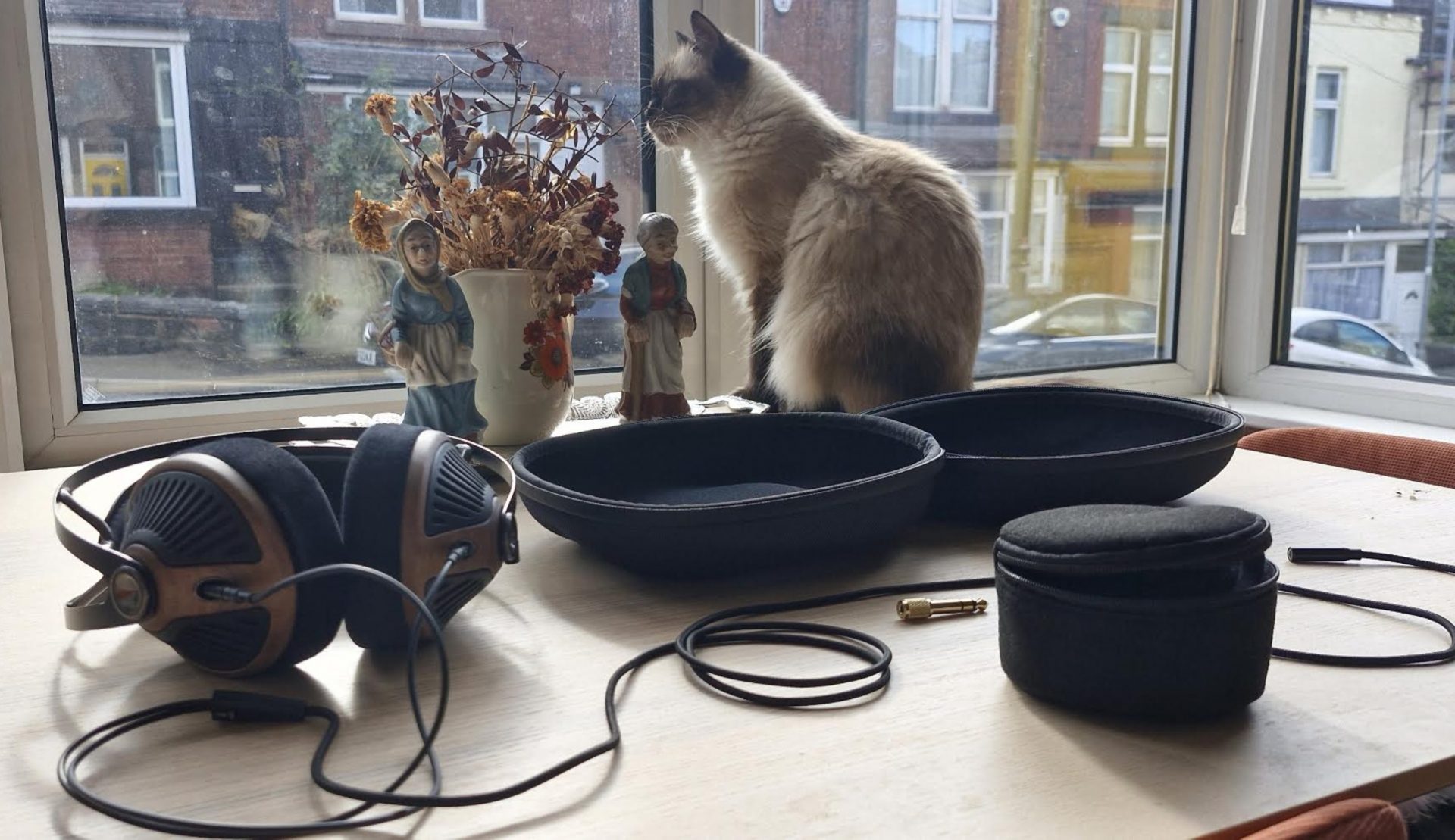 Наушники Meze Audio 105 Silva – класс с роскошью звука