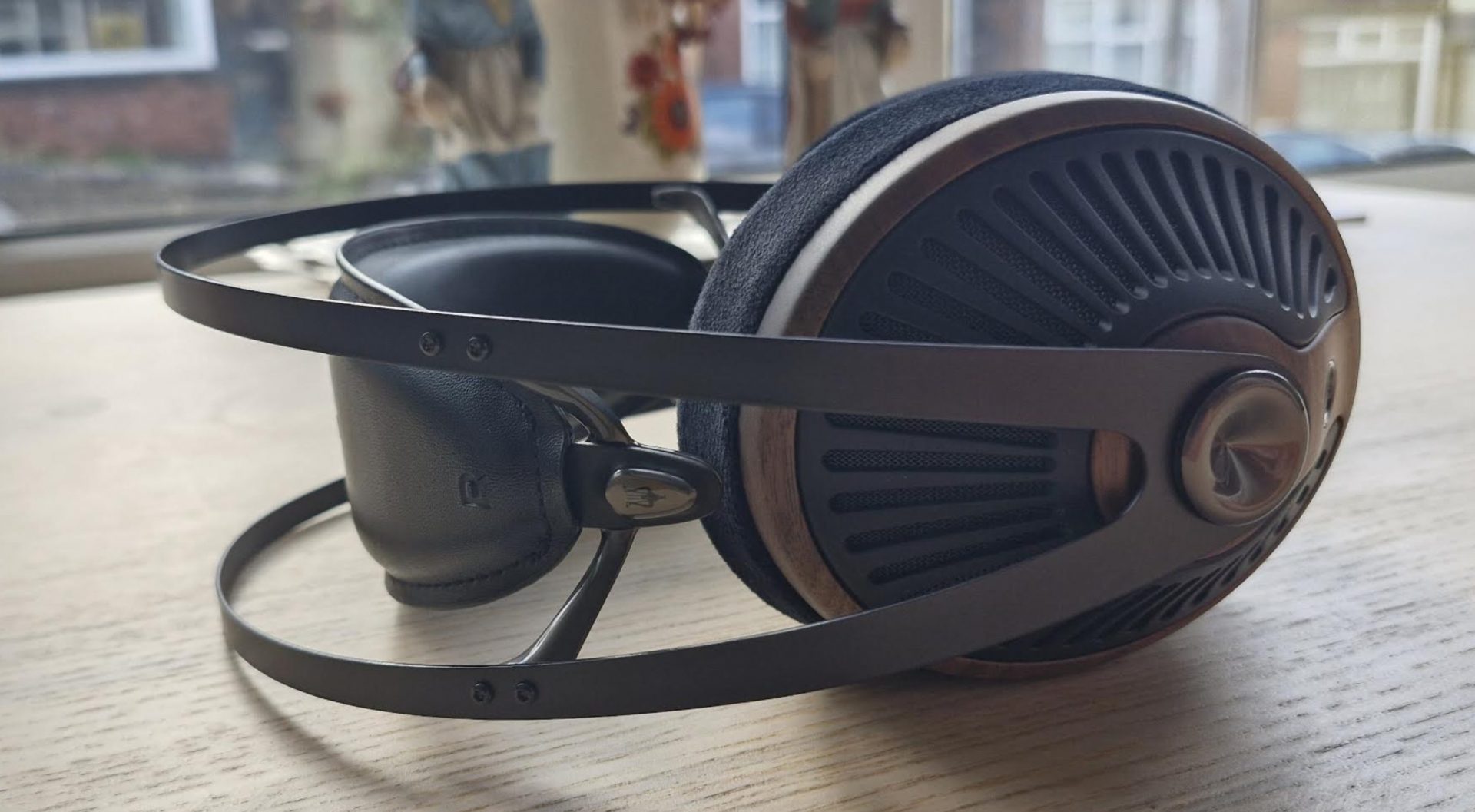 Наушники Meze Audio 105 Silva – класс с роскошью звука