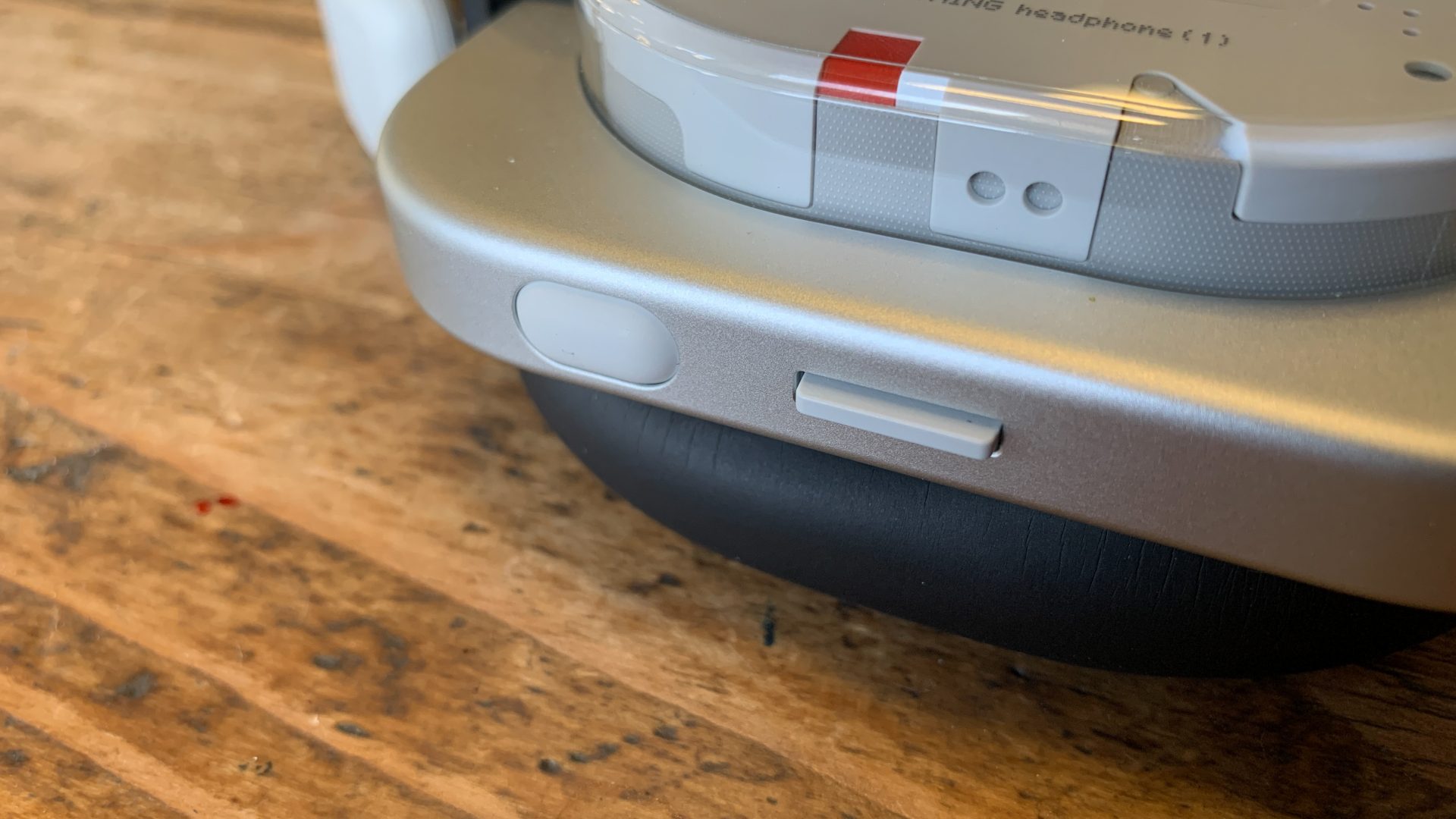 Наушники Nothing (1) — смелый дизайн и звук