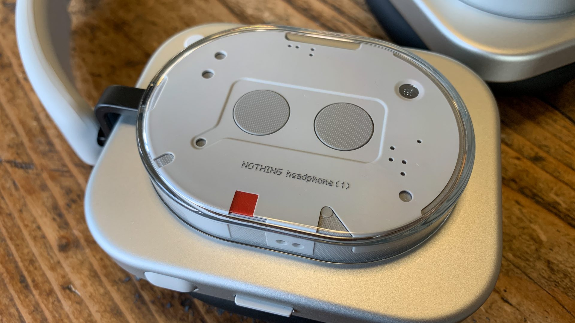 Наушники Nothing (1) — смелый дизайн и звук