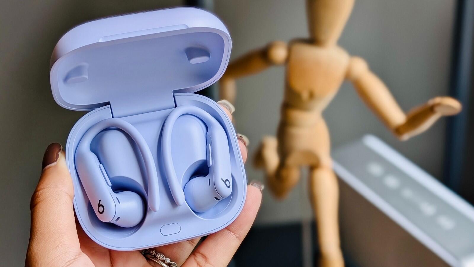 Наушники Powerbeats Pro 2 и AirPods Pro 3: что выбрать