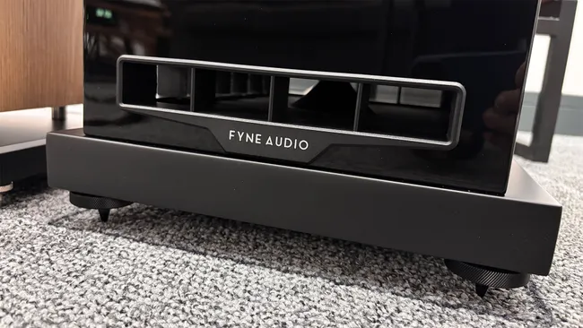 Обзор Fyne Audio F502S: башни премиум-класса картинка Fyne Audio F502S