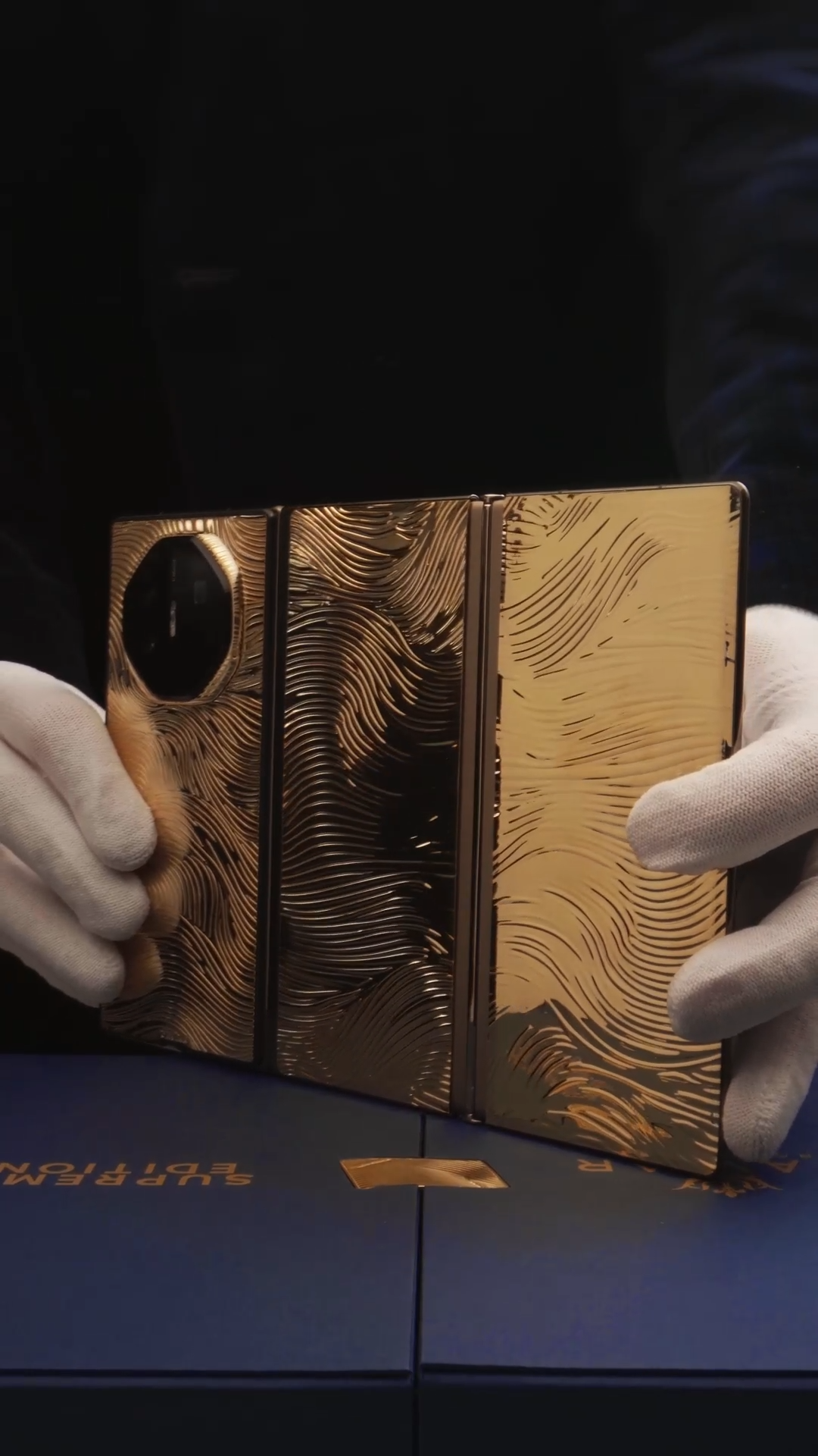 Носок для iPhone за 19 тысяч Apple снова пробила дно