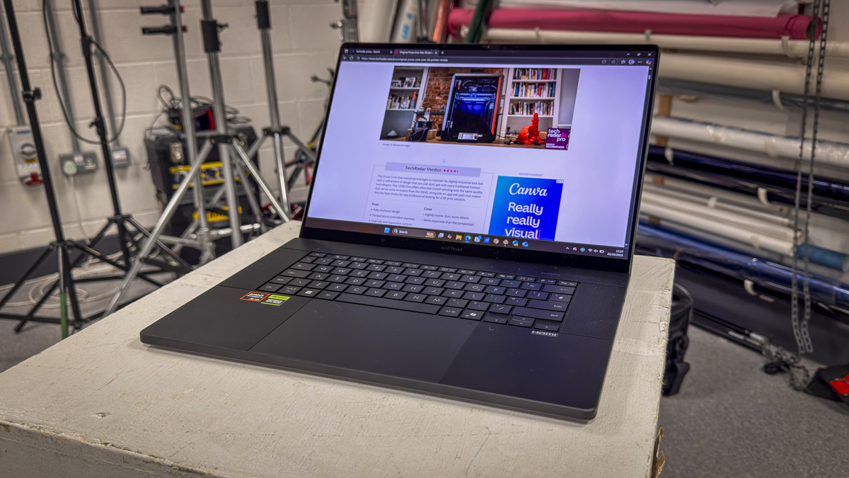 Обзор ноутбука Asus ProArt P16 H7606WX: вы не вернетесь к MacBook Pro картинка Ноутбук Asus ProArt P16 H7606WX: рабочая станция и OLED