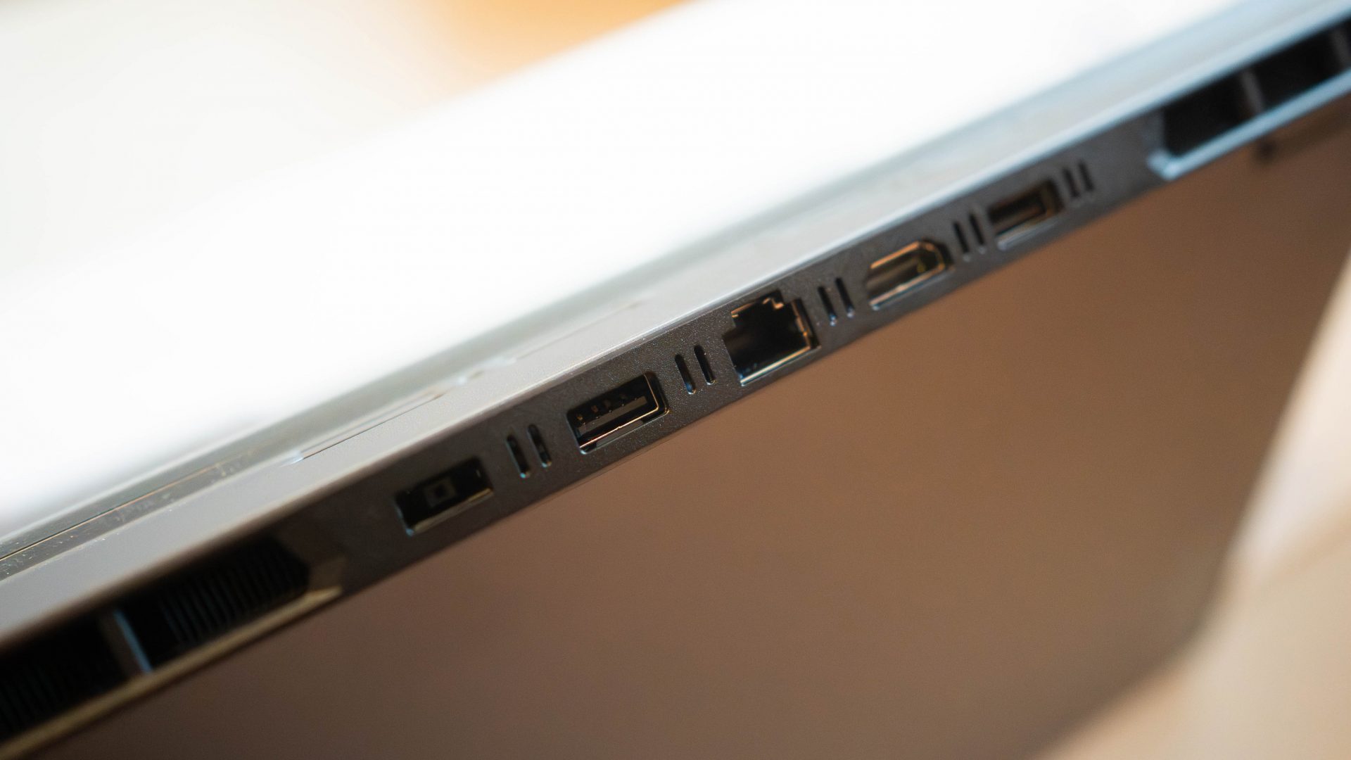 Ноутбук Lenovo LOQ 15IAX9: бюджетная машина тянет