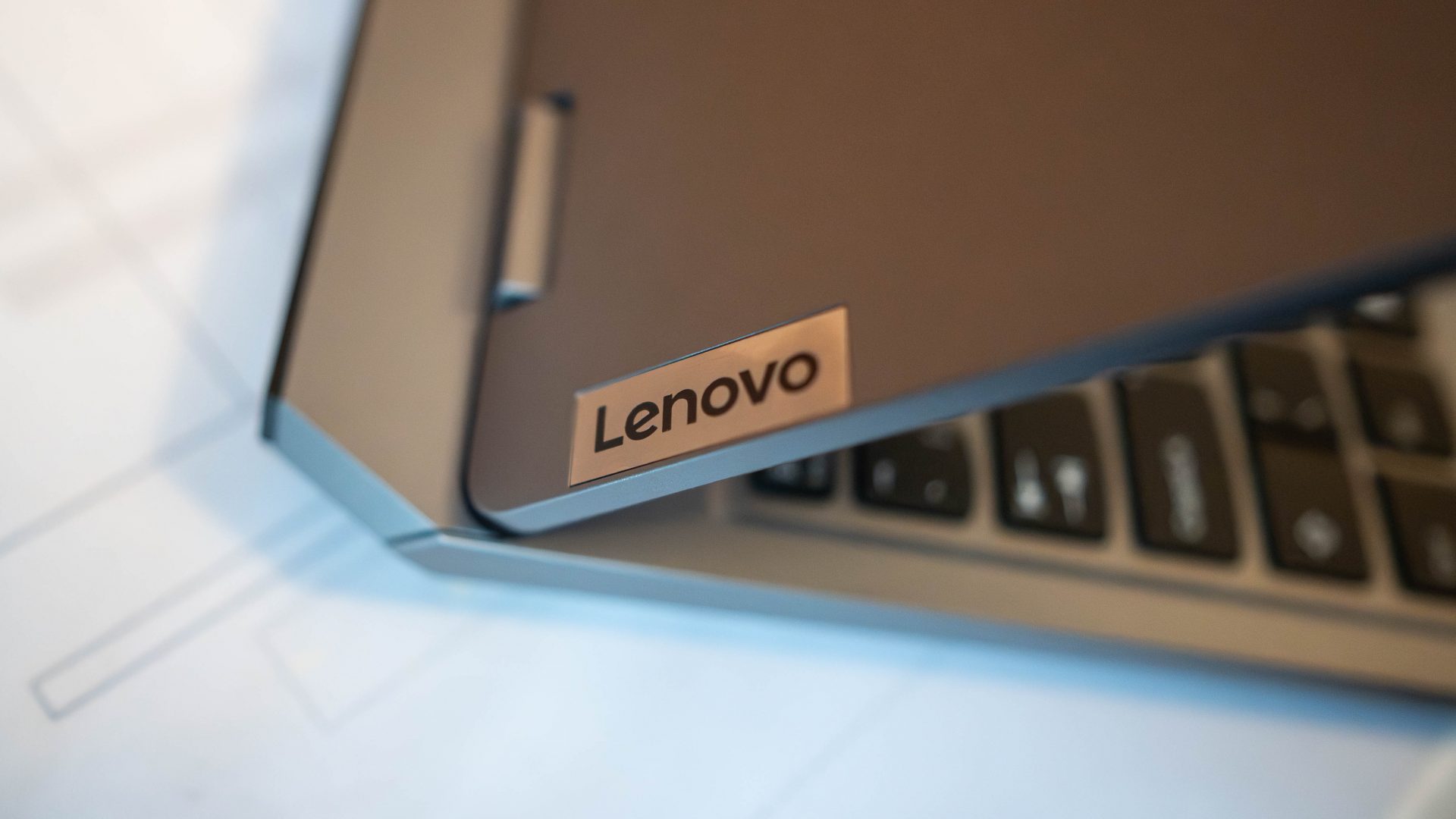 Ноутбук Lenovo LOQ 15IAX9: бюджетная машина тянет