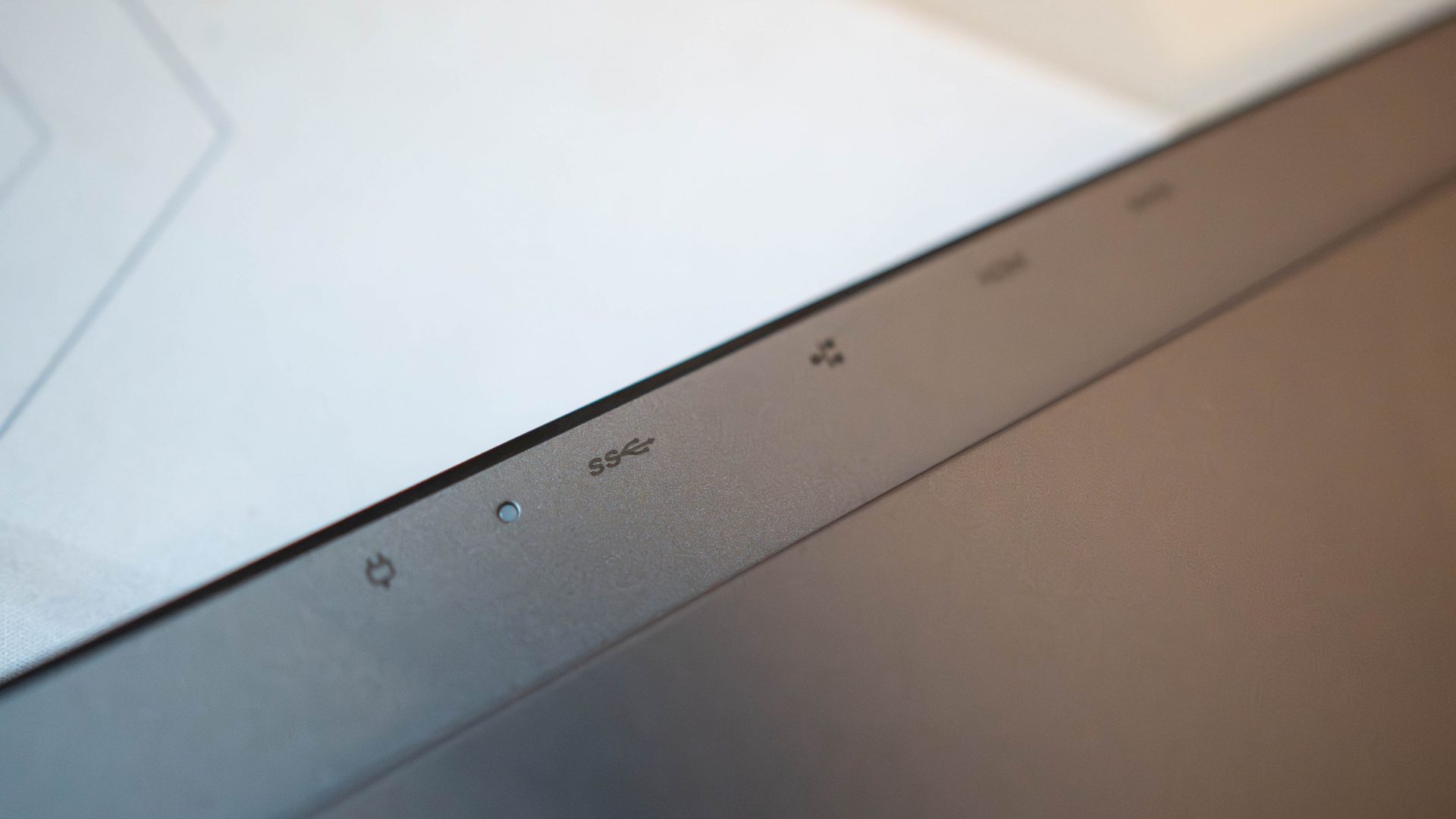 Ноутбук Lenovo LOQ 15IAX9: бюджетная машина тянет