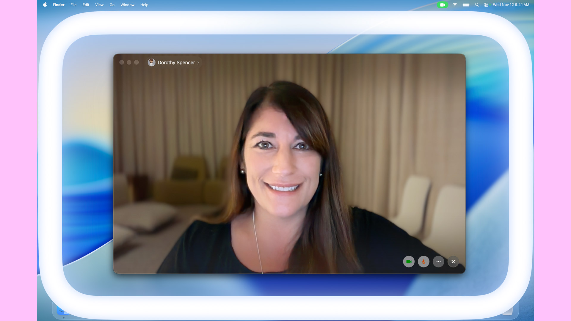 Ноутбук MacBook с Edge Light делает лицо заметным