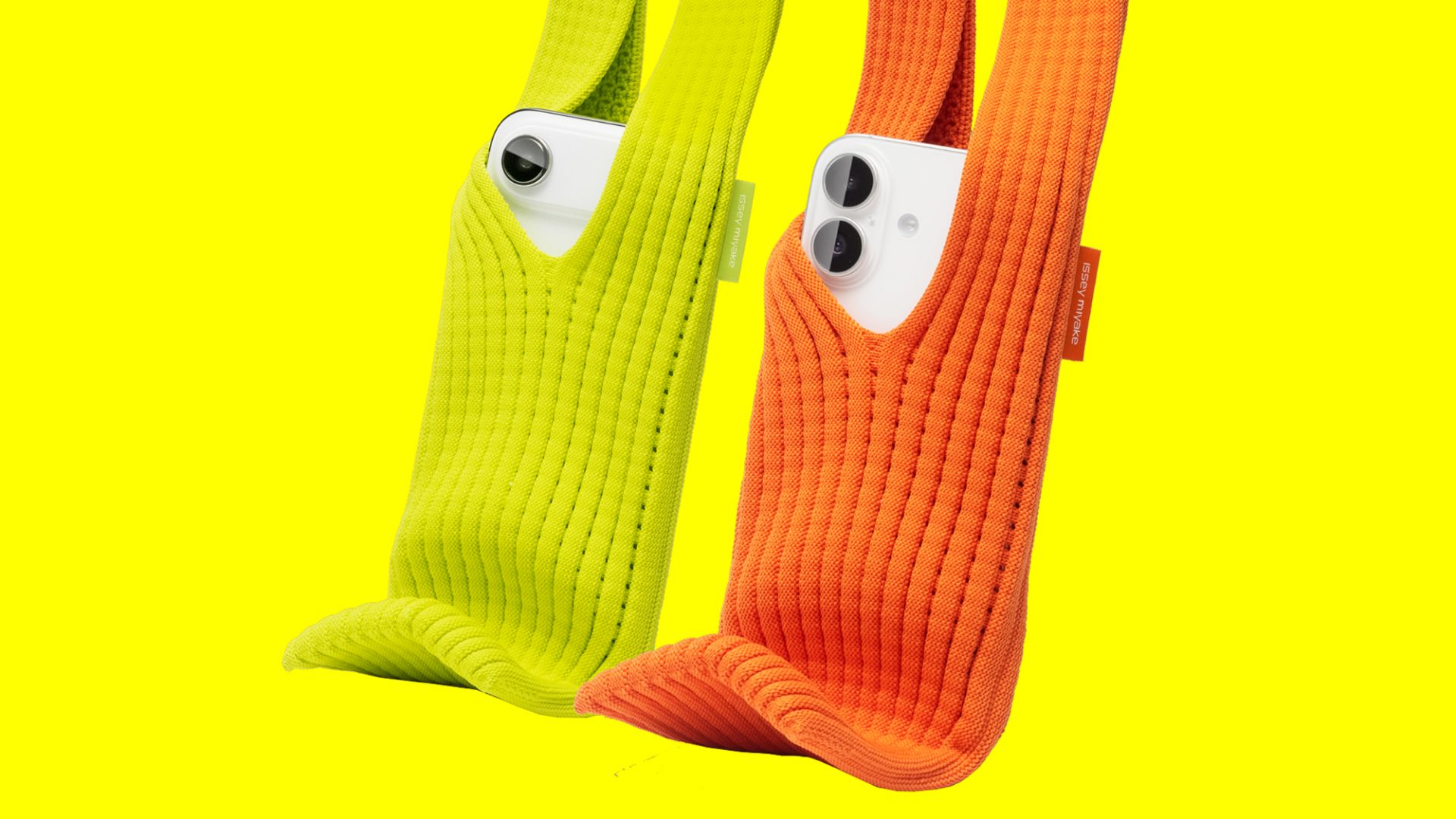 Новый позор Apple: зачем компания продает носок для iPhone Pocket за 12 тысяч рублей?