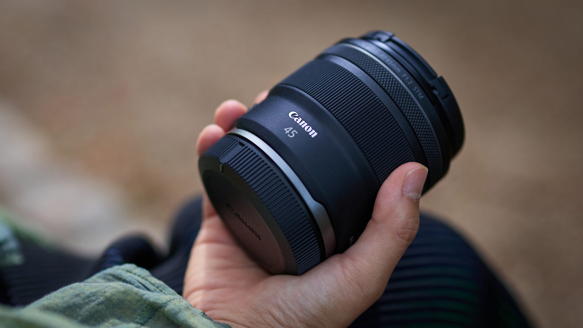 Canon RF 45mm f/1.2 STM: объектив с шикарным боке за копейки картинка Объектив Canon RF 45mm f/1.2 STM впечатляет