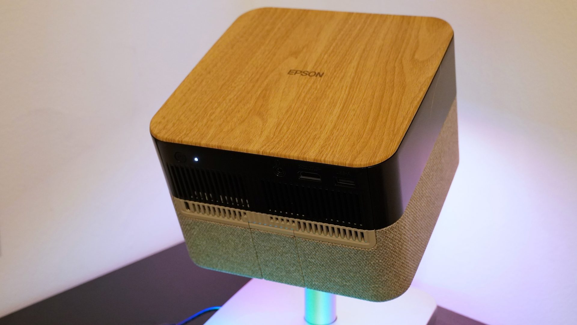 Обзор Epson Lifestudio Flex Plus — проектор в 4K