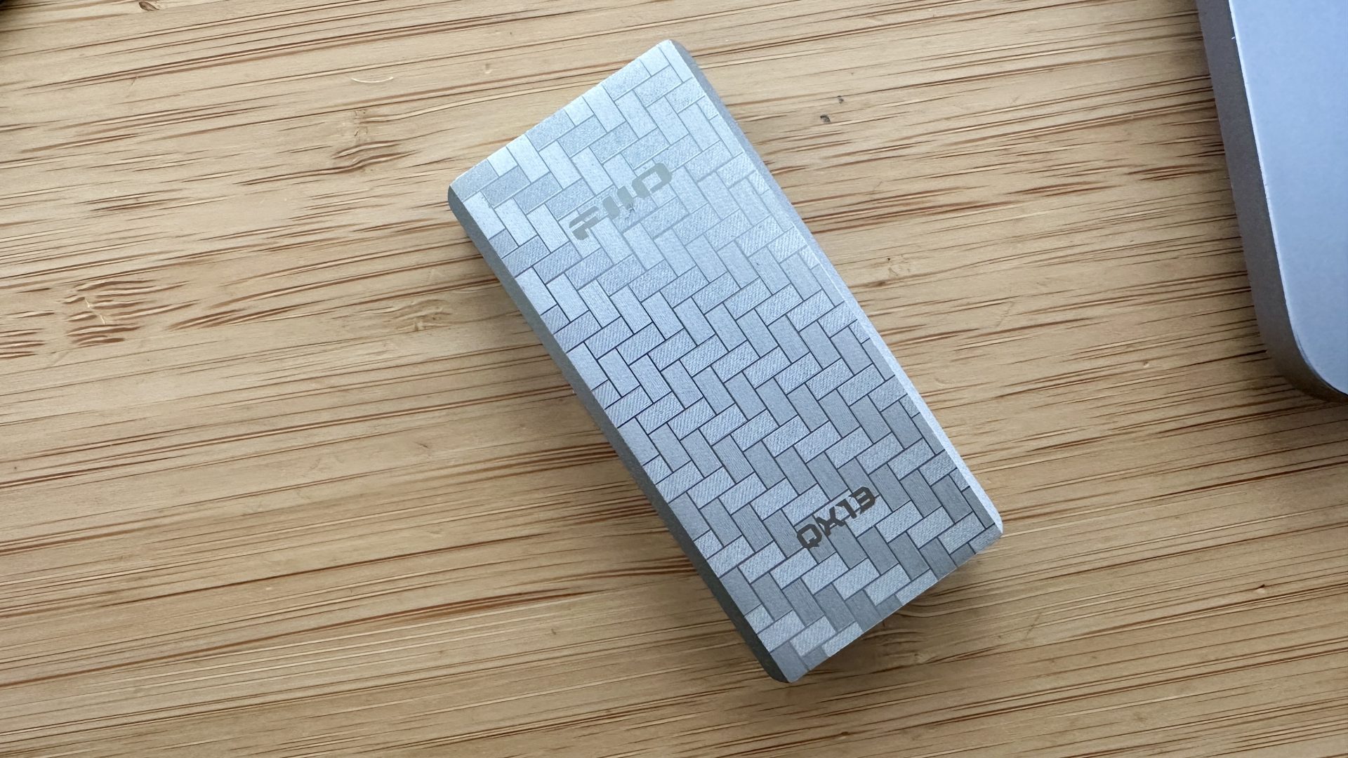 Обзор FiiO QX13 — портативный ЦАП-усилитель для смартфона картинка Обзор FiiO QX13 — портативный ЦАП для смартфонов