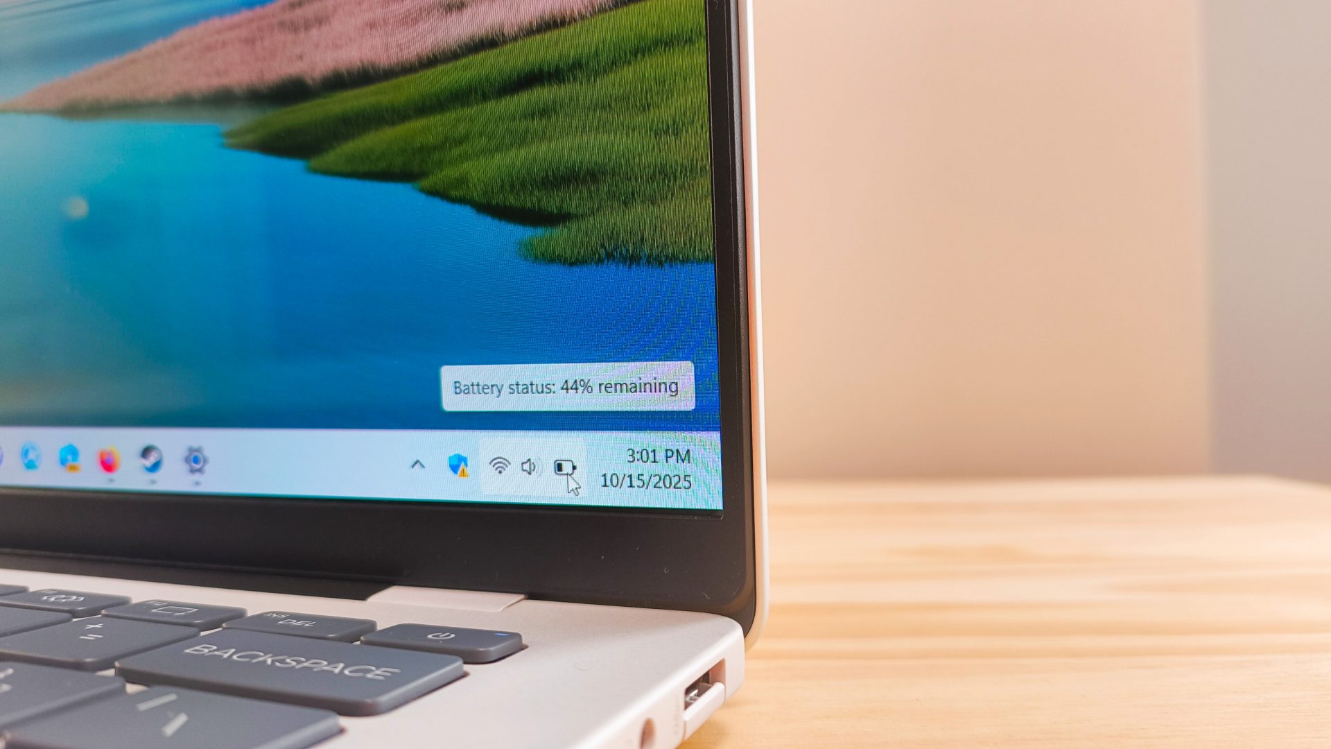 Обзор HP OmniBook 5 14 — батарея и яркий экран