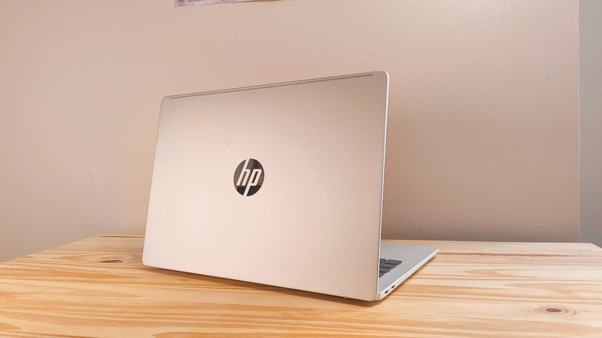 Обзор HP OmniBook 5 14 — батарея и яркий экран