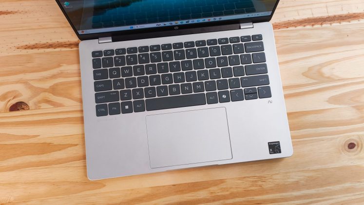 Обзор HP OmniBook 5 14 — батарея и яркий экран