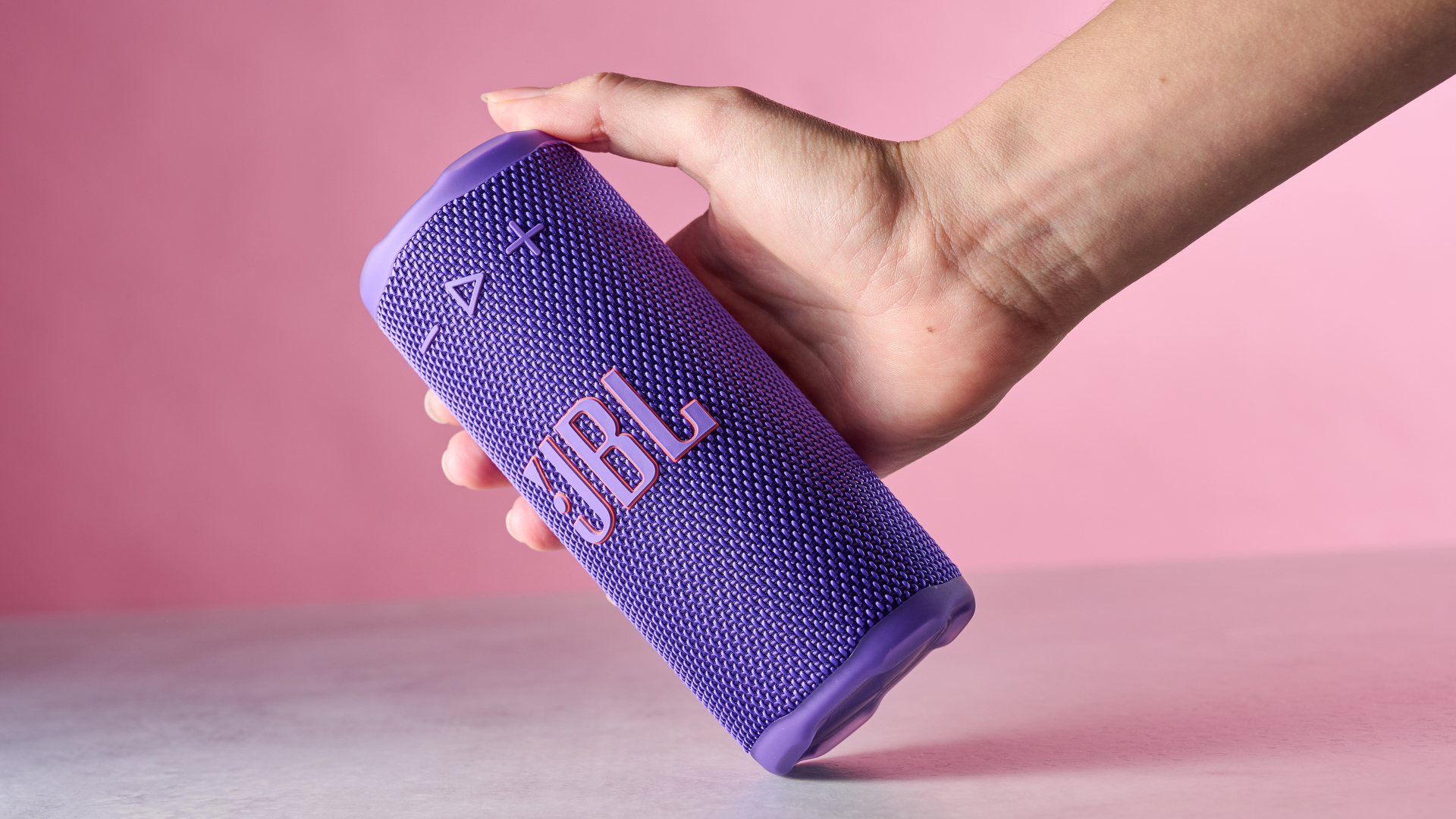 Обзор JBL Grip — защищённая портативная колонка