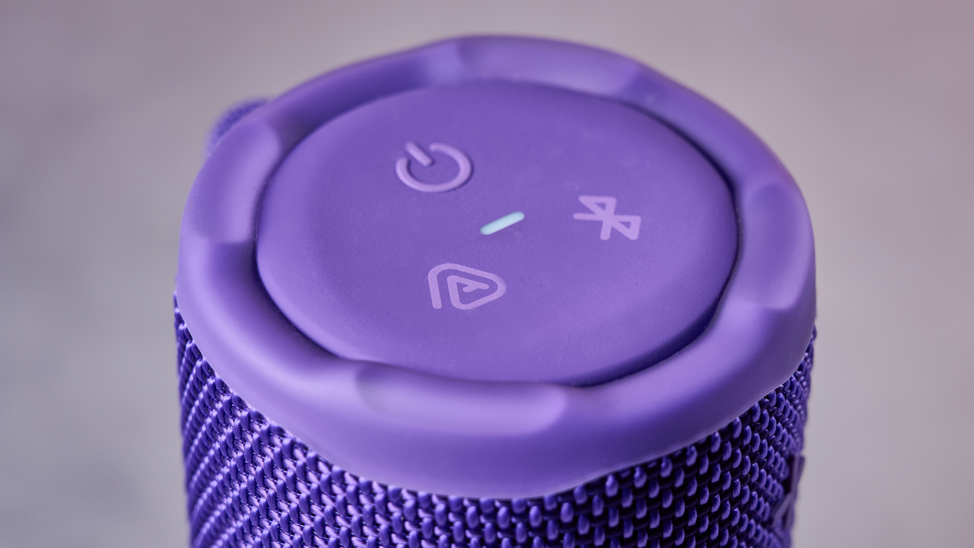 Обзор JBL Grip — защищённая портативная колонка