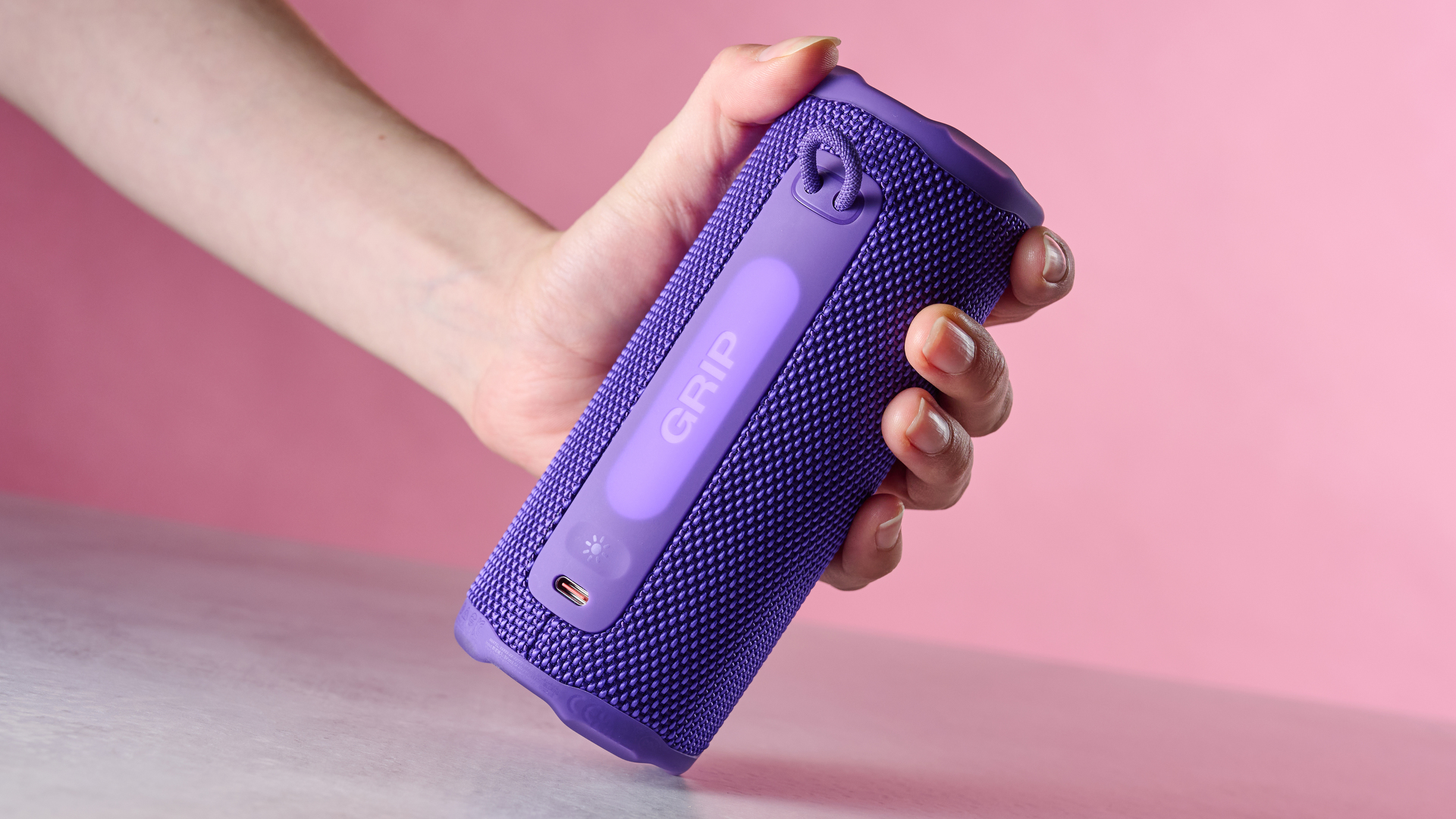 Обзор JBL Grip — защищённая портативная колонка