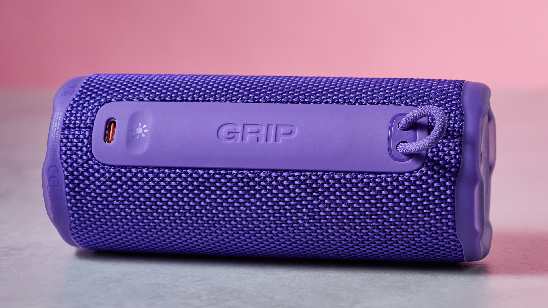 Обзор JBL Grip — защищённая портативная колонка