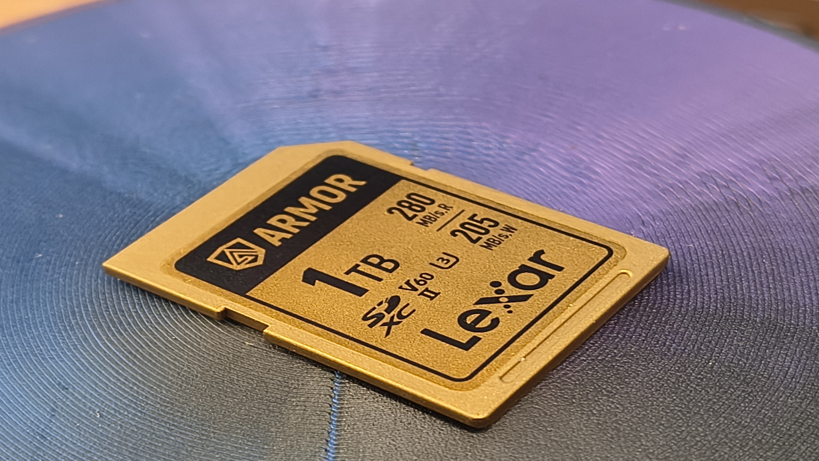 Обзор Lexar Armor Gold 1TB — защищённая SD-карта