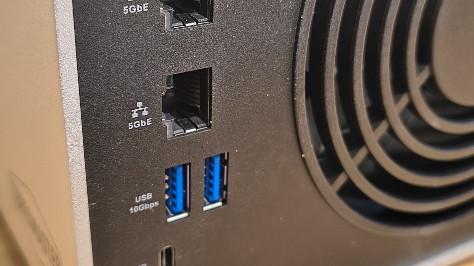 Обзор TerraMaster F4-425 Plus — доступный NAS на 144 ТБ