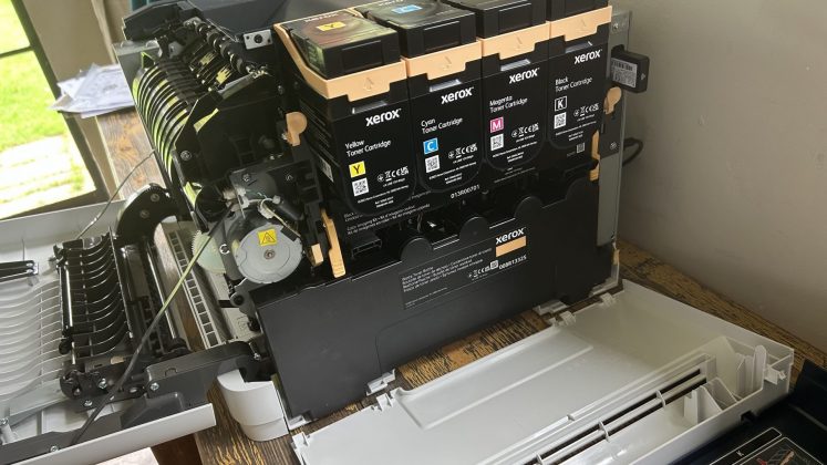 Обзор Xerox C320 — цветной лазерный принтер с сенсором