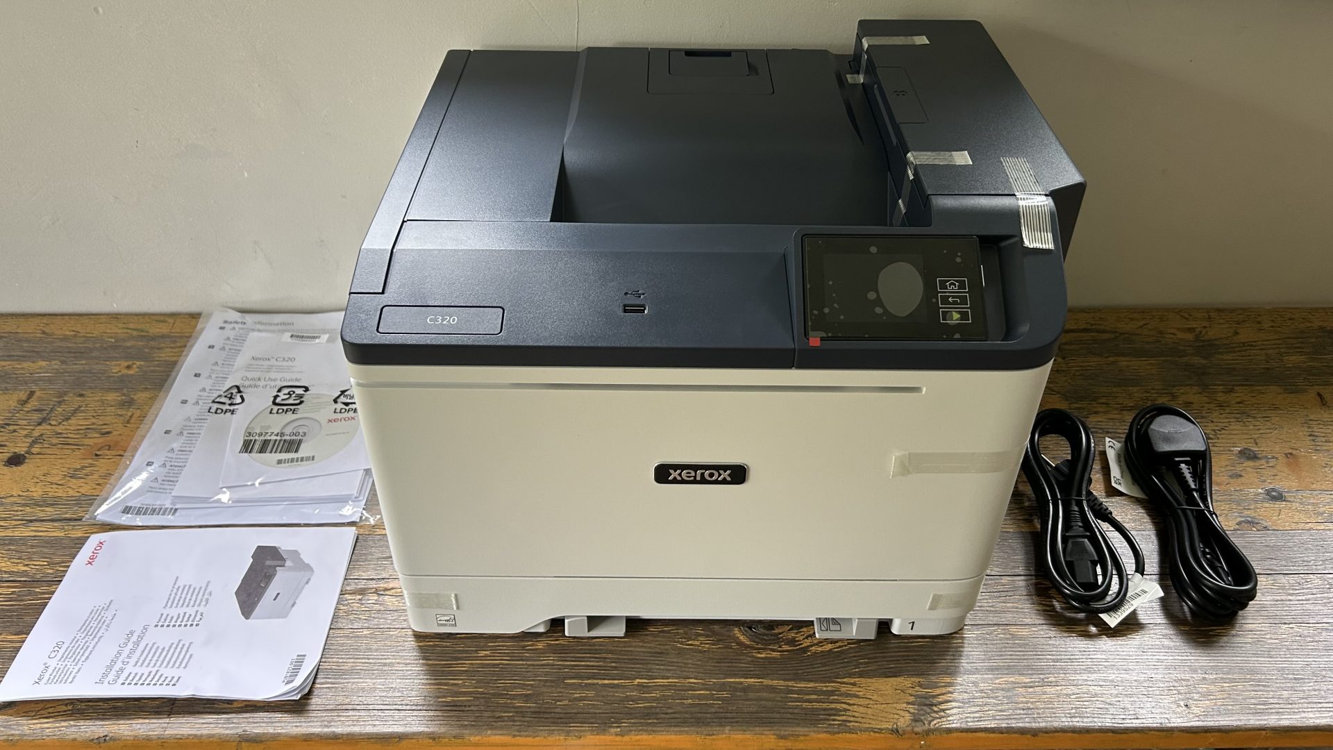Обзор Xerox C320 — цветной лазерный принтер с сенсором