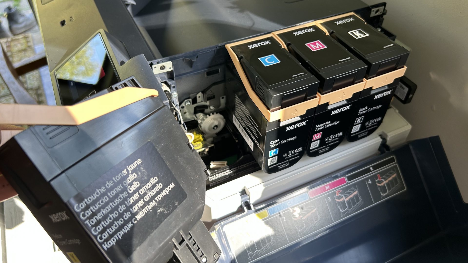 Обзор Xerox C320 — цветной лазерный принтер с сенсором