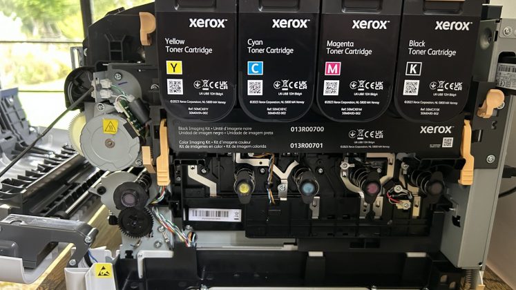 Обзор Xerox C320 — цветной лазерный принтер с сенсором