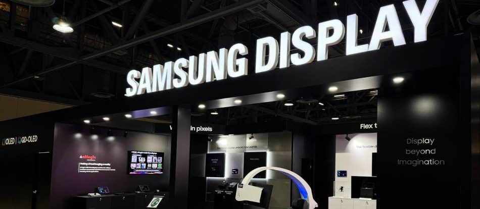 524759Samsung начала выпуск micro-OLED для Galaxy XR: готовится что-то большое